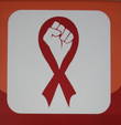 Red Ribbon mit weißer Faust im Inneren